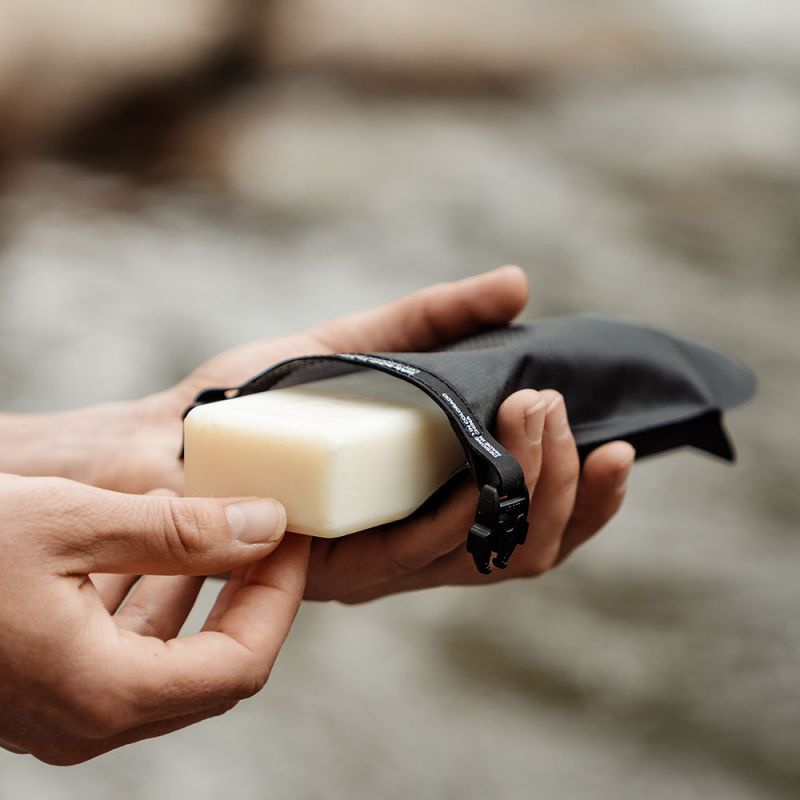 Ultraleichte und wasserdichte Tasche für Aufbewahrung Hartseife von Matador - PURE SOUL Naturkosmetik